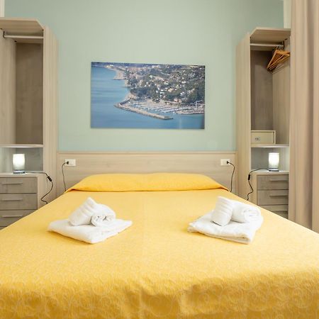 Hotel La Bussola Finale Ligure Eksteriør bilde